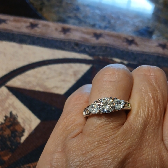 Jewelry - CZ Elegant Silver Diamond Ring